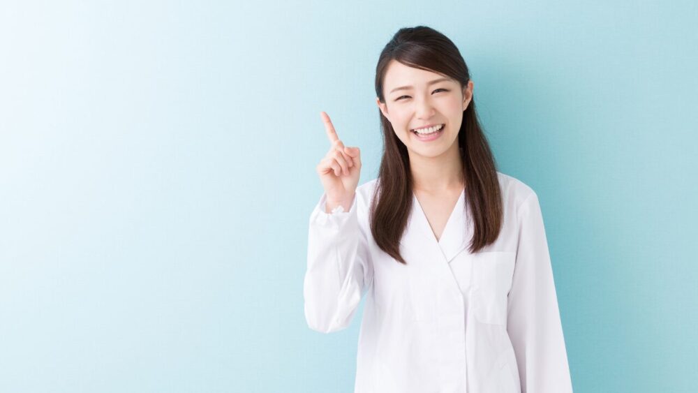 女性がリショップナビをおすすめしているイメージ